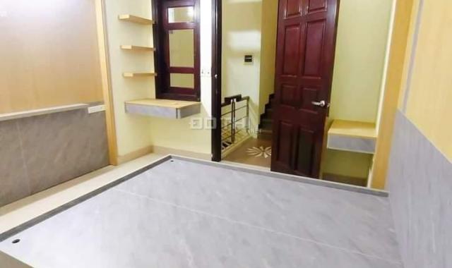 Ba bước chân ra Hồ Tây ôtô kinh doanh sầm uất ô chờ thang máy phố Trích Sài
