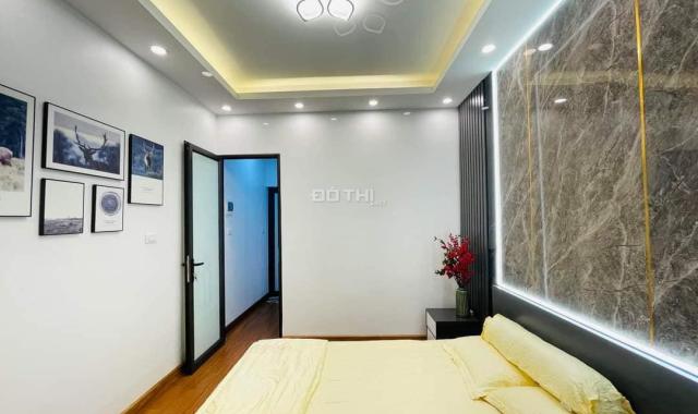 Bán nhà Xuân La gần phố - ngõ to - lô góc 30m2 x 6 tầng 4,1 tỷ