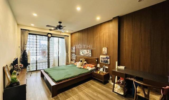 Đống Đa, ngõ to hơn phố, sát hồ Hoàng Cầu, 5 tầng, 2 thoáng, tầng 1 cho thuê 260 triệu/năm
