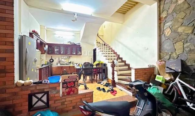 Cần tiền bán gấp nhà 39m2 phố Yên Phụ cạnh Hồ Tây
