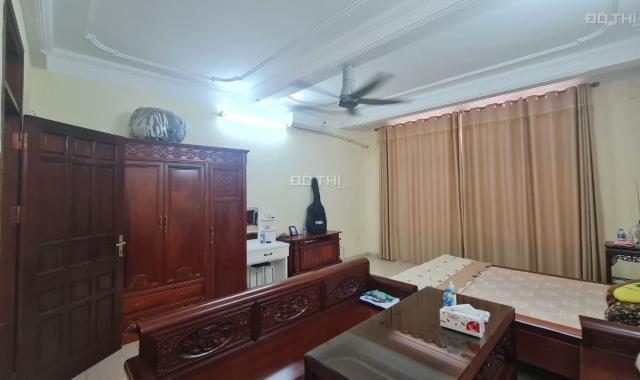 Nhỉnh 3 tỷ mua nhà 35m2 hộ khẩu Cầu Giấy vài bước ra phố, tin được không