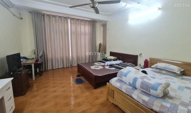 Nhỉnh 3 tỷ mua nhà 35m2 hộ khẩu Cầu Giấy vài bước ra phố, tin được không
