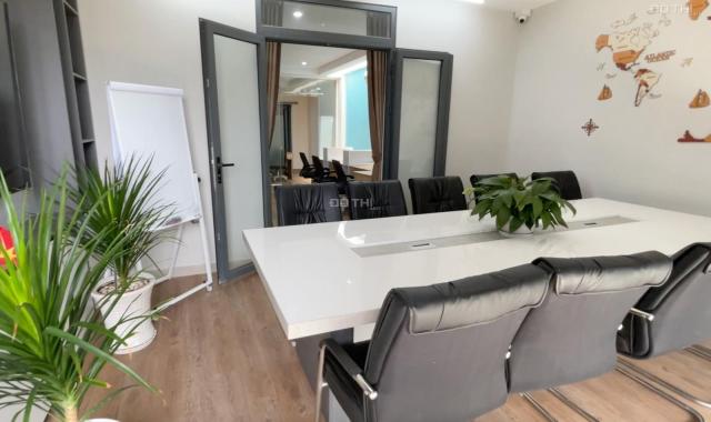 Cho thuê văn phòng, full nội thất, có trang bị phòng họp, khu vực tiếp khách, bàn ăn cho nhân viên