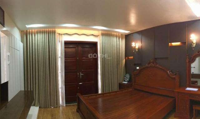 Bán gấp nhà khu 72ha mặt phố Vĩnh Phúc Hoàng Hoa Thám Ba Đình. DT 80 m2 giá 25 tỷ