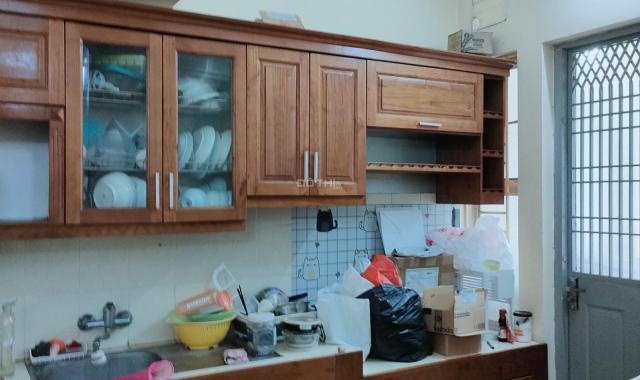Cho thuê gấp căn hộ cực hiếm, đẹp, khép kín giá rẻ phố Huế tầng 4, 45m2, 3 mặt thoáng