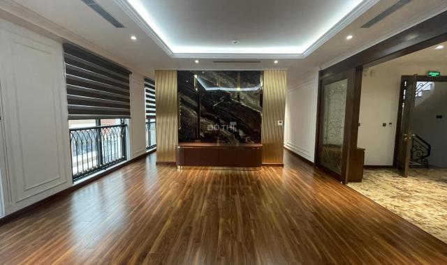 Cần bán gấp nhà phố Dương Khuê 94m2, 8T, MT 9.5m thang máy, phân lô vỉa hè ô tô tránh, kinh doanh