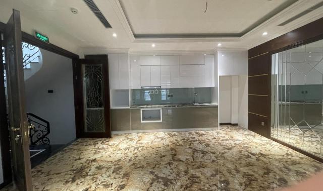 Cần bán gấp nhà phố Dương Khuê 94m2, 8T, MT 9.5m thang máy, phân lô vỉa hè ô tô tránh, kinh doanh