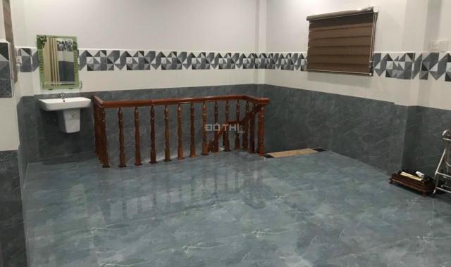 Bán nhà góc 2 mặt tiền đường Trần Bình Trọng, kế trường học. Giá 4,4 tỷ