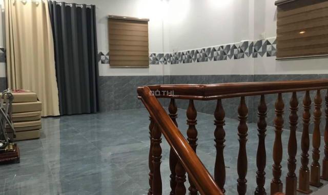 Bán nhà góc 2 mặt tiền đường Trần Bình Trọng, kế trường học. Giá 4,4 tỷ