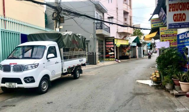 Bán nhà góc 2 mặt tiền đường Trần Bình Trọng, kế trường học. Giá 4,4 tỷ