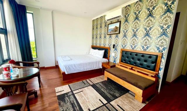 Xuất ngoại bán khách sạn mặt tiền Trần Phú, 10x20 210m2 đang kinh doanh, bãi tắm biển, chợ đêm 500m