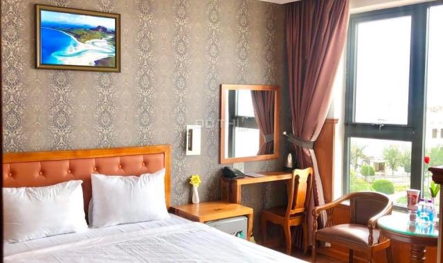 Xuất ngoại bán khách sạn mặt tiền Trần Phú, 10x20 210m2 đang kinh doanh, bãi tắm biển, chợ đêm 500m