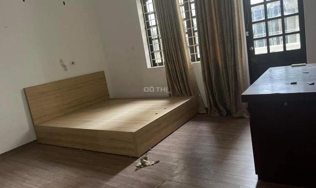 Hiếm bán nhà phân lô Hoàng Văn Thái ô tô đỗ cửa - 2 thoáng - nở hậu