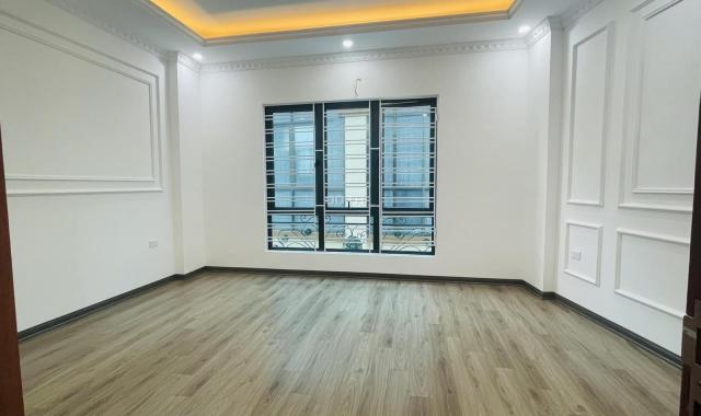 Bán nhà ngõ 3 Nguyễn Khánh Toàn, DT 35m2x5 tầng mới, giá rẻ ở luôn giá 4,95 tỷ