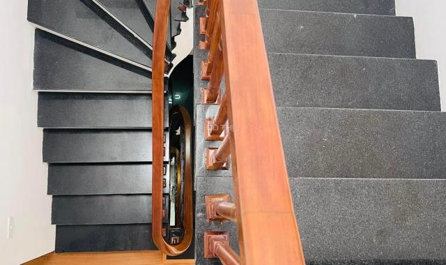 Bán nhà phố Đại La, Hai Bà Trưng, gần phố, ba gác đỗ cửa, ở ngay, 40m2, 4 tầng, giá 4 tỷ 4