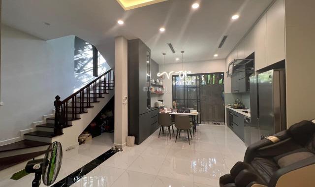 Đại La, Hai Bà Trưng, nhà đập hộp, gần phố, mặt tiền rộng, 50m2, 5 tầng, chỉ 5 tỉ 4