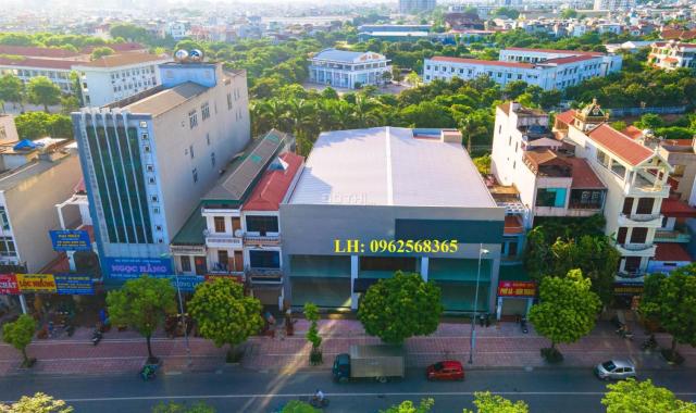 Chính chủ nhờ bán lại showroom 1000m2 full đất thổ cư lâu dài, mặt tiền 24m xây nhà tiền chế 3 tầng