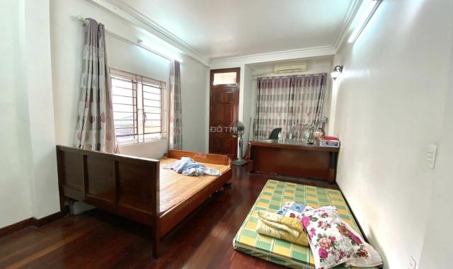 Giảng viên bán căn Xuân Thủy để mua nhà to, 37m2 gần phố giá nhỉnh 4 tỷ 5
