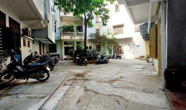 Đại La, Hai Bà Trưng, 1 nhà ra phố, oto đỗ cửa, thông ngõ, vị trí tuyệt đẹp, 44m2, hơn 5 tỉ