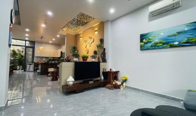 Bán nhà đường đường Dương Quảng Hàm 1T3L - 6.2x22m (nở hậu)