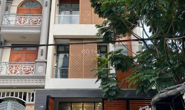 Cần bán nhà Phạm Công Trứ, Quận 2, 3 lầu, NT cao cấp, giá 16tỷ, 99.8m2