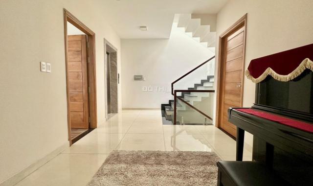 Cần bán nhà Phạm Công Trứ, Quận 2, 3 lầu, NT cao cấp, giá 16tỷ, 99.8m2
