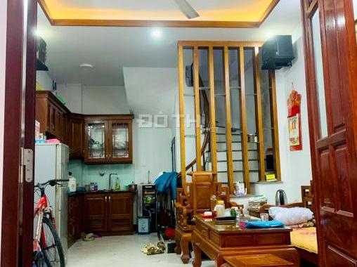 Bán nhà Kim Đồng-Tân Mai, 35m2, 5 tầng, mới, ngõ ba gác tránh xe máy, ô tô gần. Giá 3,3 tỷ