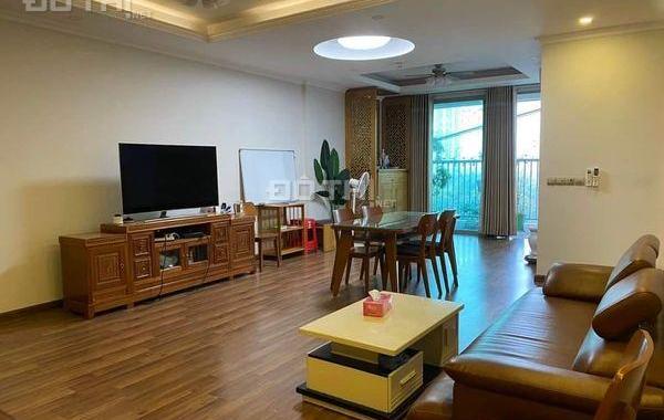 Cho thuê chung cư Hoàng Cầu 120m, giá hơn 9 triệu