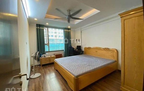 Cho thuê chung cư Hoàng Cầu 120m, giá hơn 9 triệu