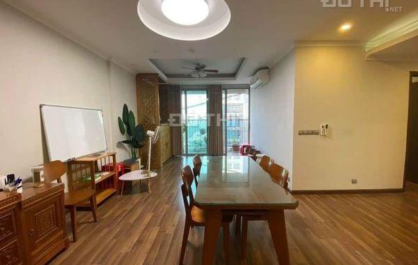 Cho thuê chung cư Hoàng Cầu 120m, giá hơn 9 triệu