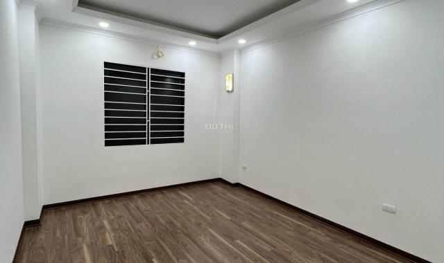 Bán nhà Quan Hoa, Dương Quảng Hàm, Cầu Giấy, DT 35m2x5 tầng mới, giá rẻ ở luôn giá 4.95 tỷ.