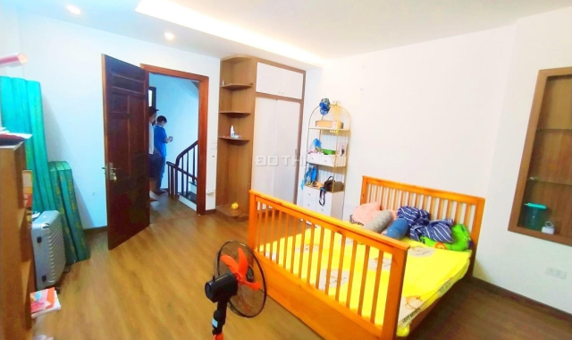 Bán gấp nhà ngõ 79 Cầu Giấy, phường Yên Hòa dt 30 m2 x 5 t mới đẹp giá 3,52 tỷ