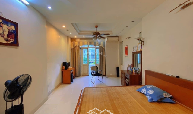 Bán gấp nhà ngõ 79 Cầu Giấy, phường Yên Hòa dt 30 m2 x 5 t mới đẹp giá 3,52 tỷ