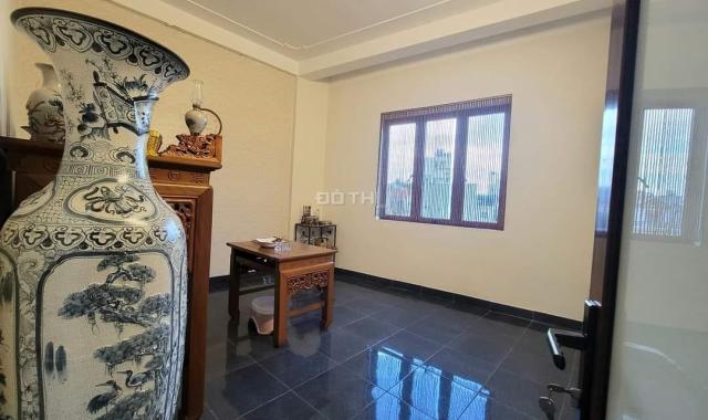 Bán nhà Kim Giang 50m* 4T, kinh doanh sầm uất, oto 7 chỗ tận cửa chỉ 5,x tỷ