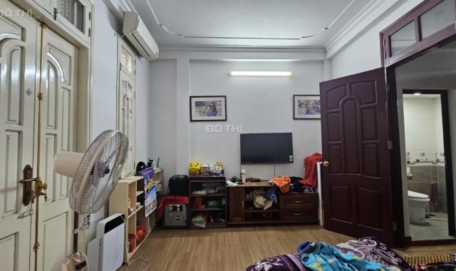 BÁN NHÀ LÔ GÓC HOÀN KIẾM-2 MẶT THOÁNG - NHÀ ĐẸP SANG CHẢNH TÂN CỔ ĐIỂN- GIÁ TỐT.