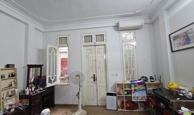 Nhà đẹp, lô góc, ở luôn, P. Trần Quốc Toản, Hoàn Kiếm 63m x 4PN x MT4.2m, 7.6 tỷ. LH: 0366051369