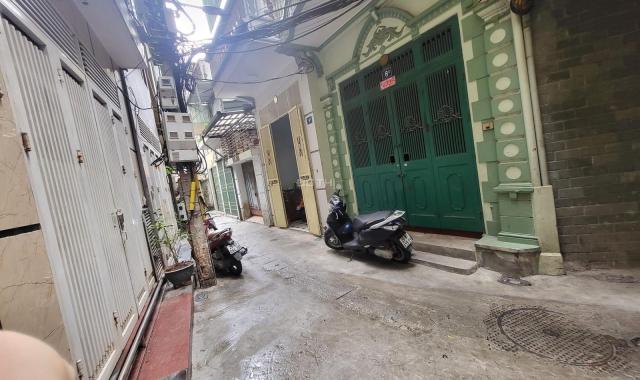 Đại La, Hai Bà Trưng, nhà đẹp ở ngay, ba bước ra phố, mặt tiền rộng, 46m2,  5 tầng , chỉ 4 tỉ 8.