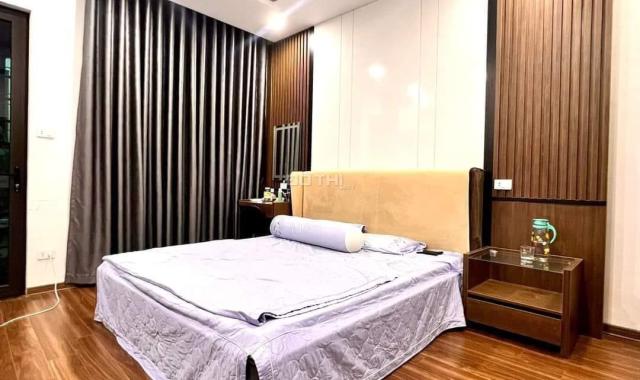 Đại La, Hai Bà Trưng, nhà đẹp ở ngay, ba bước ra phố, mặt tiền rộng, 46m2,  5 tầng , chỉ 4 tỉ 8.