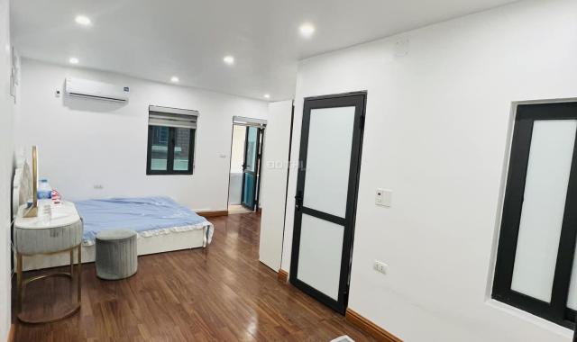 Nhà đẹp ở ngay, Trung Tâm Cầu Giấy DT35M x 5T, ô tô tránh chỉ vài bước chân, giá 4.7 tỉ