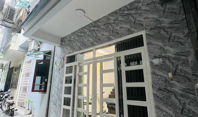 Nhà đẹp ở ngay, Trung Tâm Cầu Giấy DT35M x 5T, ô tô tránh chỉ vài bước chân, giá 4.7 tỉ