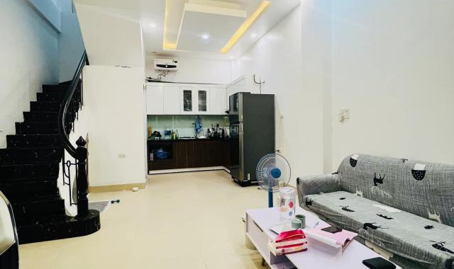 Nhà đẹp ở ngay, Trung Tâm Cầu Giấy DT35M x 5T, ô tô tránh chỉ vài bước chân, giá 4.7 tỉ