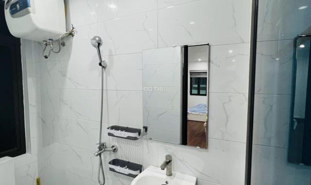 Nhà đẹp ở ngay, Trung Tâm Cầu Giấy DT35M x 5T, ô tô tránh chỉ vài bước chân, giá 4.7 tỉ