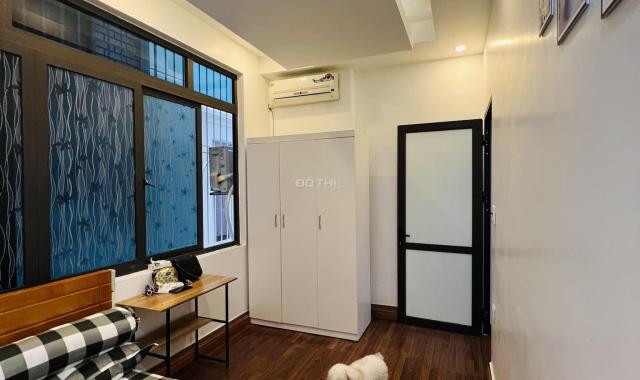 Nhà đẹp ở ngay, Trung Tâm Cầu Giấy DT35M x 5T, ô tô tránh chỉ vài bước chân, giá 4.7 tỉ