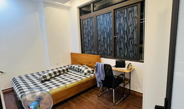 Nhà đẹp ở ngay, Trung Tâm Cầu Giấy DT35M x 5T, ô tô tránh chỉ vài bước chân, giá 4.7 tỉ