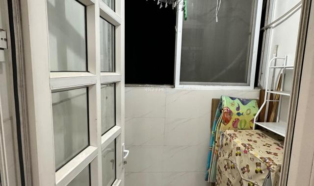 Bán căn hộ chung cư Hoàng Minh Giám, Phường Trung Hòa, Cầu Giấy 70m2,3 p 1 wc giá 2,x tỷ