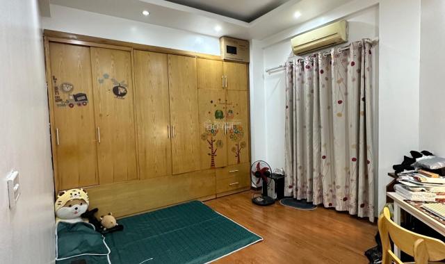 Bán căn hộ chung cư Hoàng Minh Giám, Phường Trung Hòa, Cầu Giấy 70m2,3 p 1 wc giá 2,x tỷ