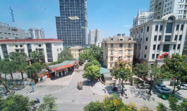 Cho thuê văn phòng 105m2 ở Tây Hồ, thông sàn, điều hòa âm trần sang trọng