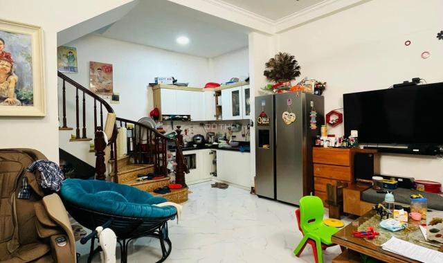Cần bán gấp nhà 5 tầng tại Thái Hà, mấy bước ra ô tô, chỉ 4,5 tỷ