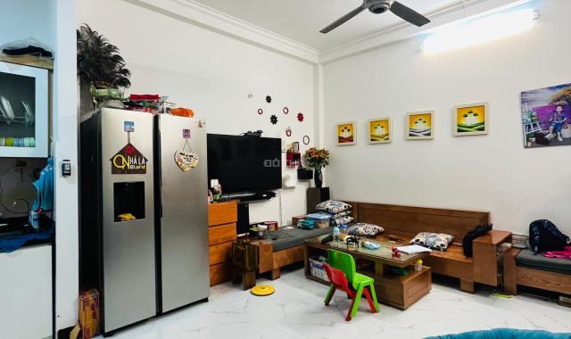 Cần bán gấp nhà 5 tầng tại Thái Hà, mấy bước ra ô tô, chỉ 4,5 tỷ