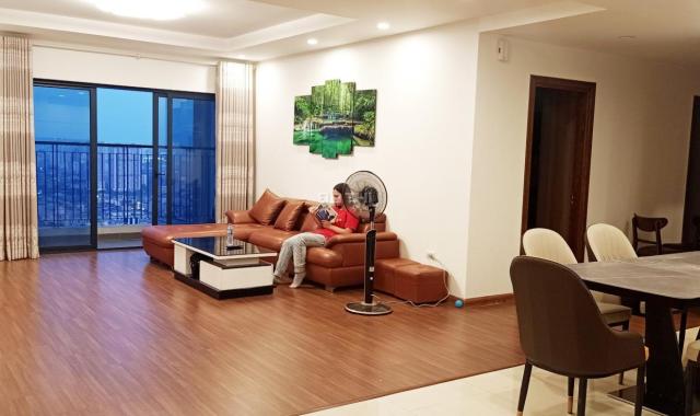 Cho thuê căn hộ chung cư Goldmark City: Căn hộ 156m2 tòa Ruby, 4PN, đầy đủ đồ
